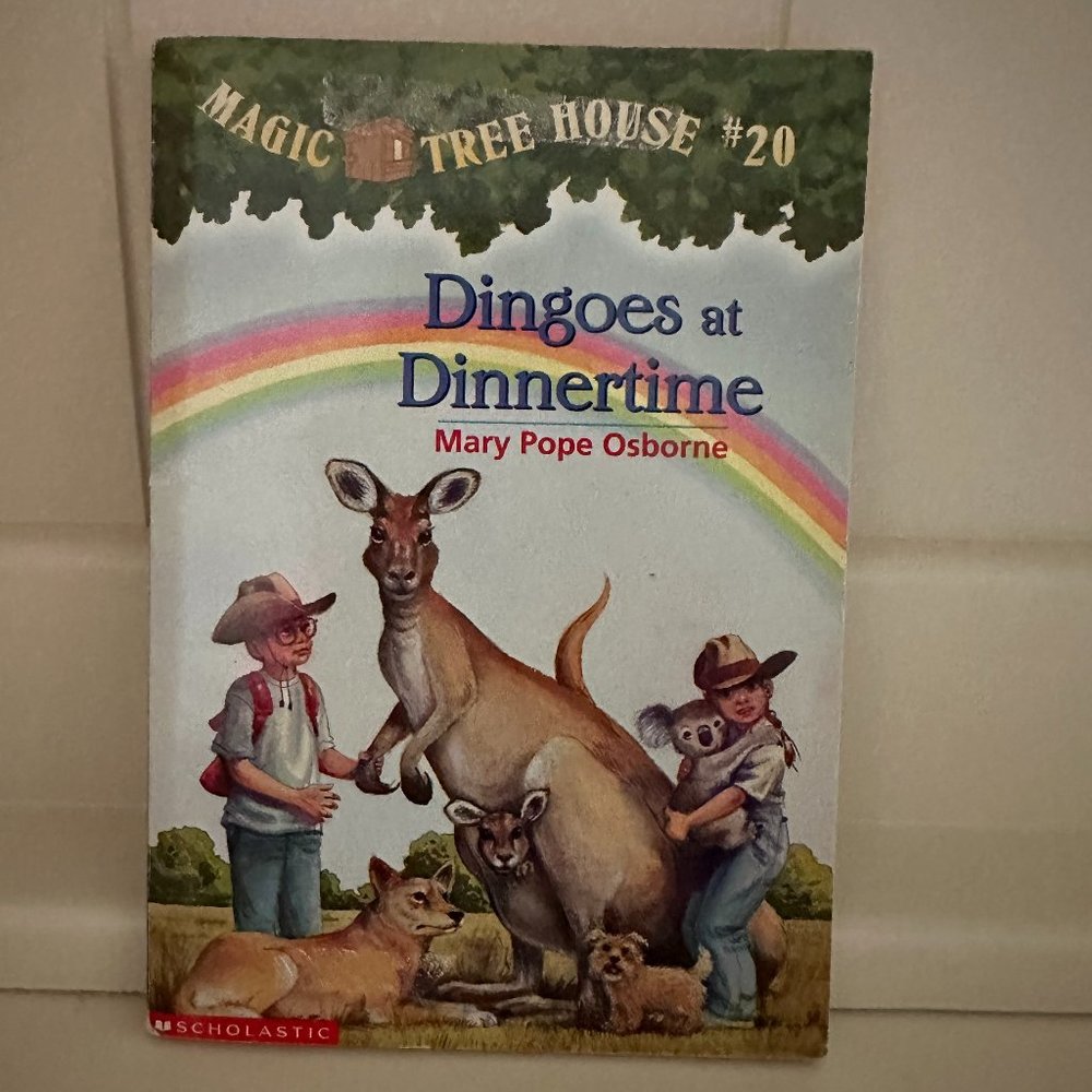 5 Magic Tree House Books - Picture 7 of 12
